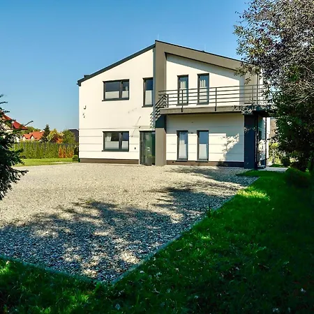 Prywatne Lotnicza * 别尔斯克-比亚拉